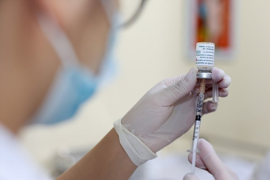 Tiêm vaccine COVID-19 cho trẻ em. Ảnh: Hải Nguyễn Tiêm vaccine COVID-19 cho trẻ em. Ảnh: Hải Nguyễn