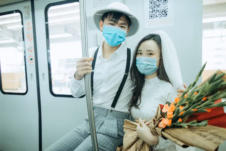 Bộ ảnh thu hút sự chú ý của nhiều người trong ngày tuyến đường sắt Cát Linh - Hà Đông vận hành. Ảnh: Vũ Ngọc Thiện