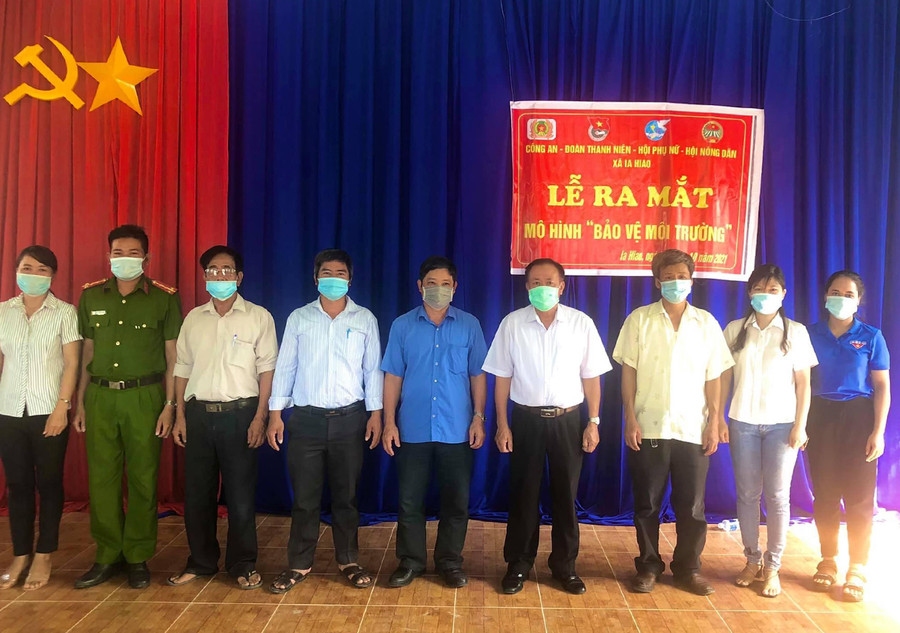 Lễ ra mắt mô hình khu dân cư bảo vệ môi trường tại buôn Mi Hoan (xã Ia Hiao).Ảnh.Vũ Chi. Ảnh: Vũ Chi