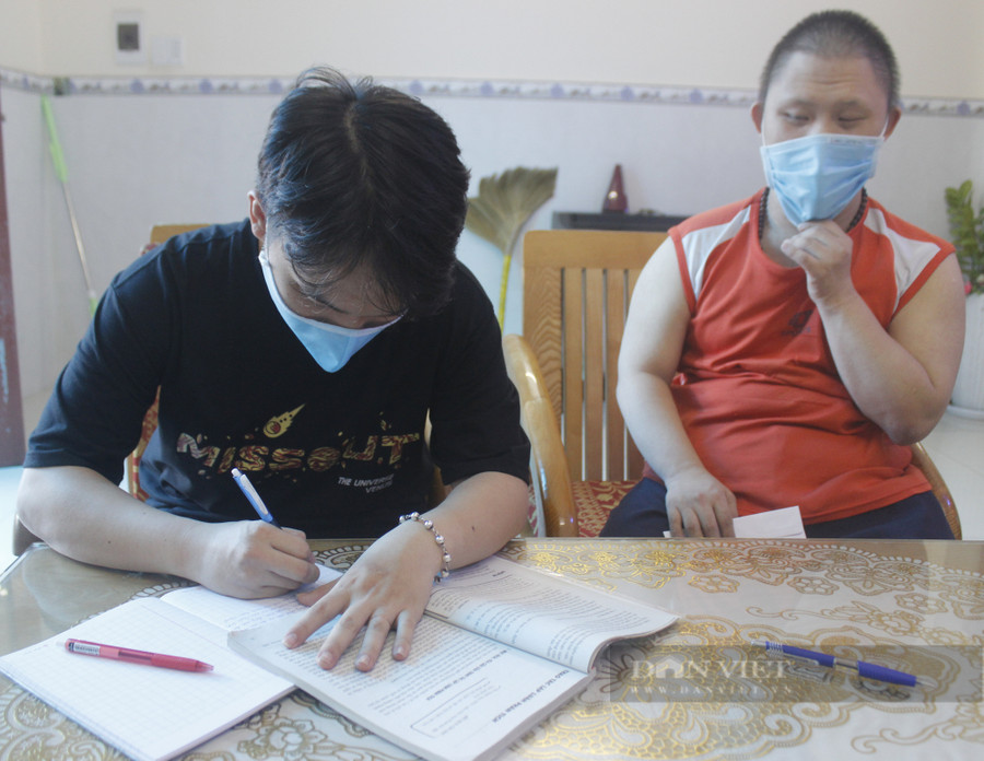 Sau biến cố quá lớn của cuộc đời, hai anh em Bảo trở thành trụ cột để anh trai nương tựa. Ảnh: Mỹ Quỳnh