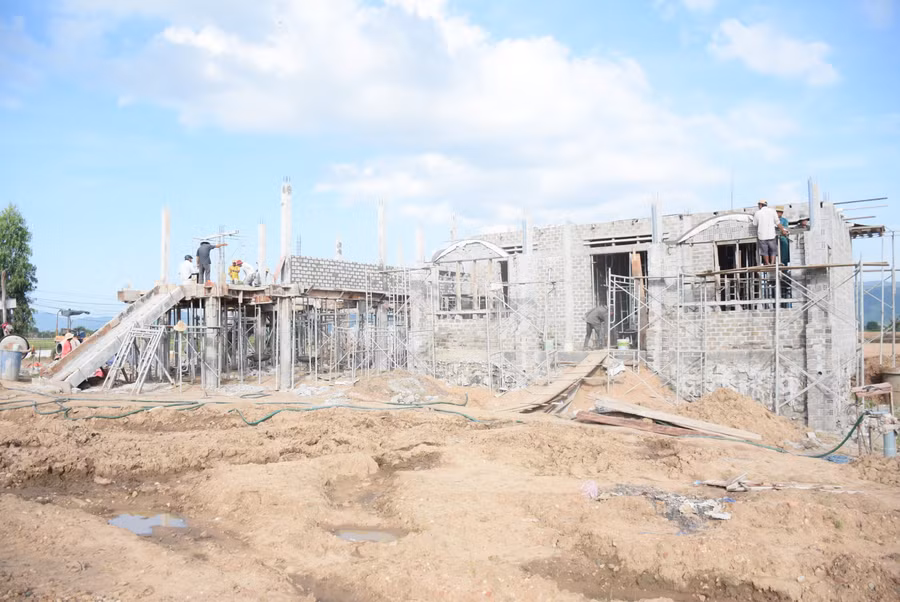 Dự án bố trí ổn định dân cư vùng thiên tai xã Ia Broăi, huyện Ia Pa đang đẩy nhanh tiến độ thi công. Ảnh: Minh Nguyễn