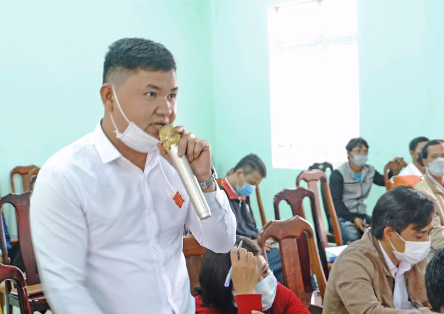 Cử tri xã An Trung kiến nghị các cấp quan tâm xây dựng cầu bắc qua sông Ba tạo điều kiện thuận lợi cho người dân 2 làng đi lại, giao thương buôn bán. Ảnh: Quang Tấn