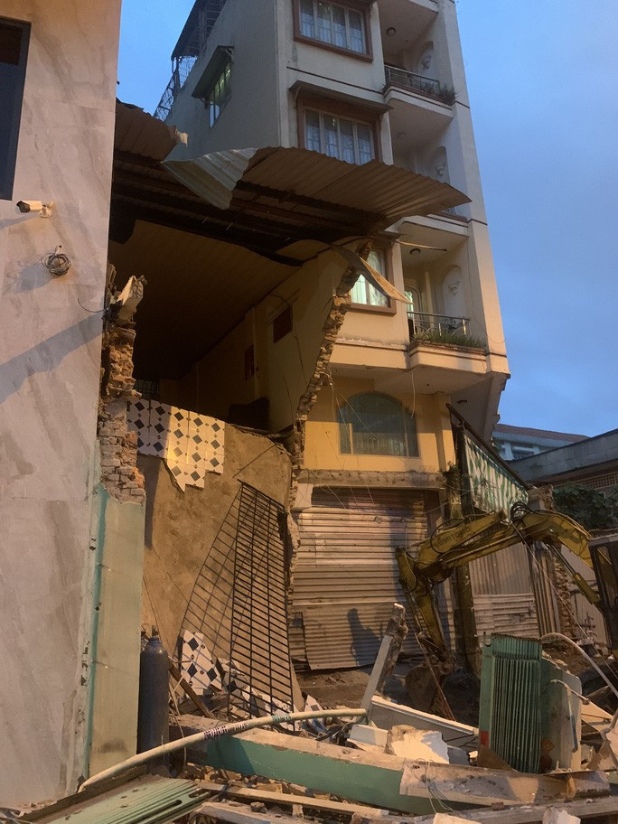 Cận cảnh căn nhà mặt tiền sau khi gặp sự cố