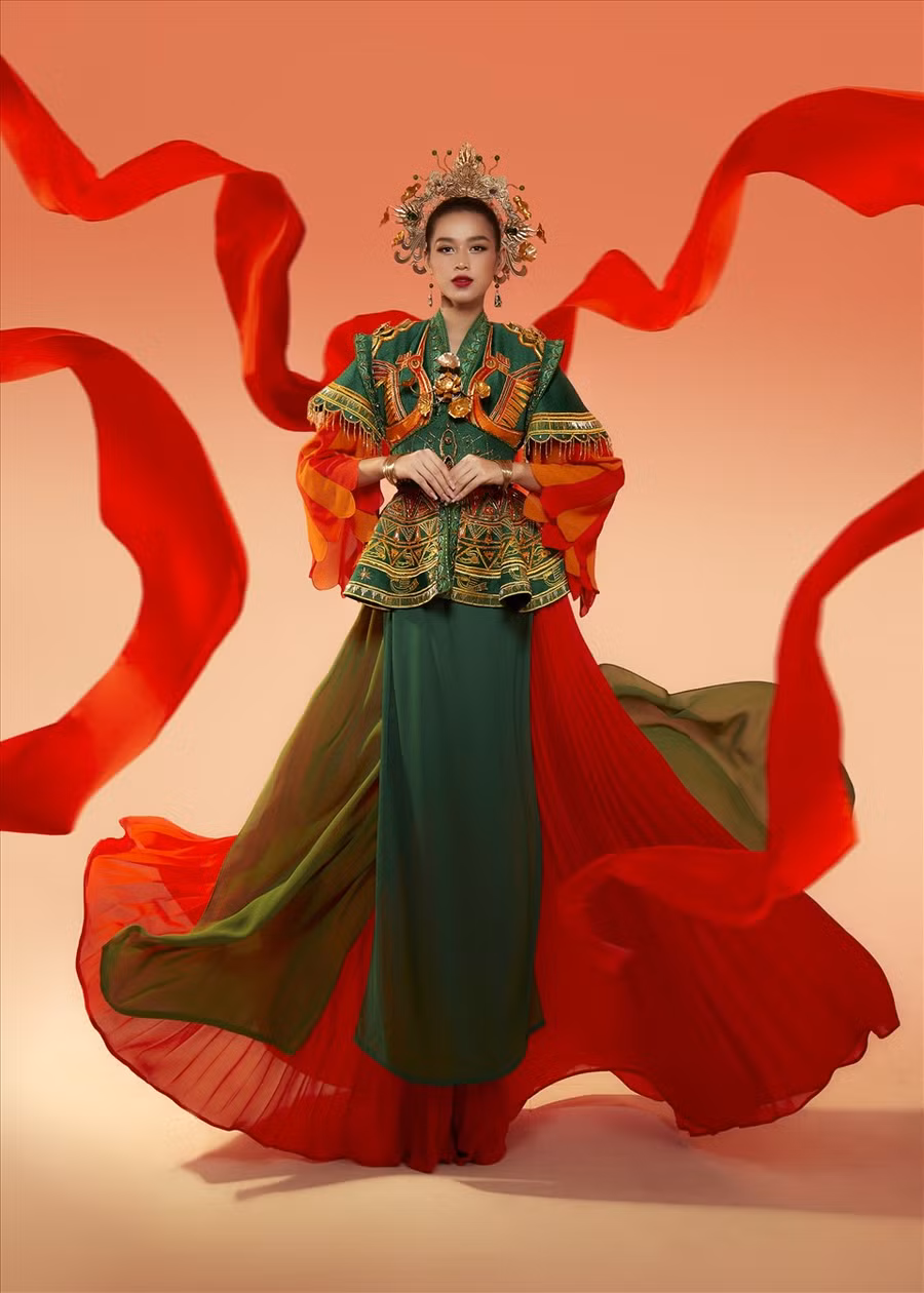 Bộ trang phục được Đỗ Thị Hà trình diễn trong phần thi Dances Of The World có tên “Nhụy Kiều Tướng Quân – Bà Triệu“. Ảnh: NVCC