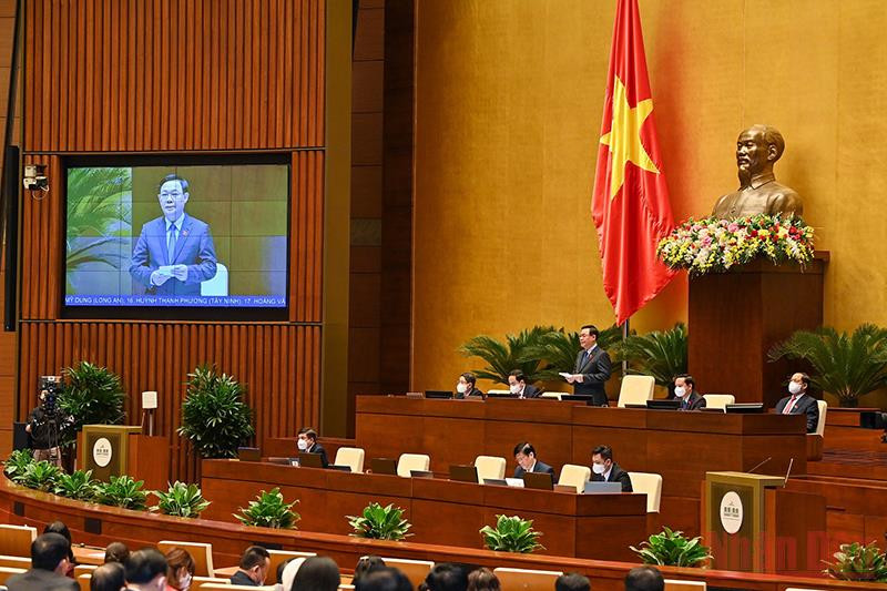 Quốc hội tiến hành chất vấn về nhóm vấn đề thứ nhất thuộc lĩnh vực y tế. Ảnh: Linh Nguyễn