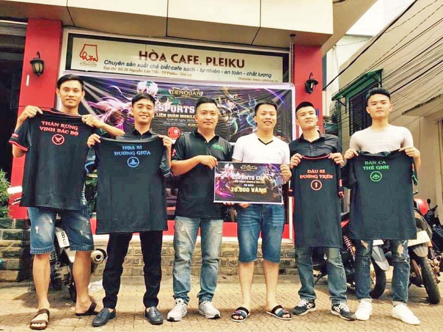 Nhiều giải đấu môn Liên quân Mobile được tổ chức đã phát hiện các tài năng trở thành vận động viên chuyên nghiệp. Ảnh: Lê Văn Ngọc