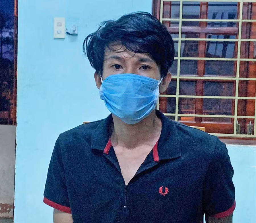 Đối tượng Võ Lâm Tùng tại cơ quan Công an. Ảnh: Hữu Phong