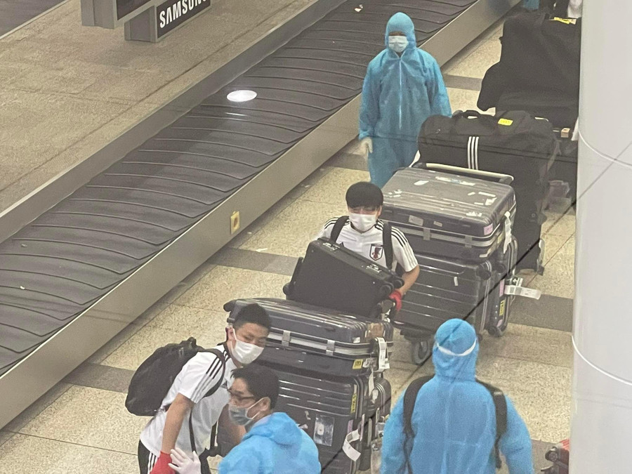 Đội Nhật ở sân bay Nội Bài