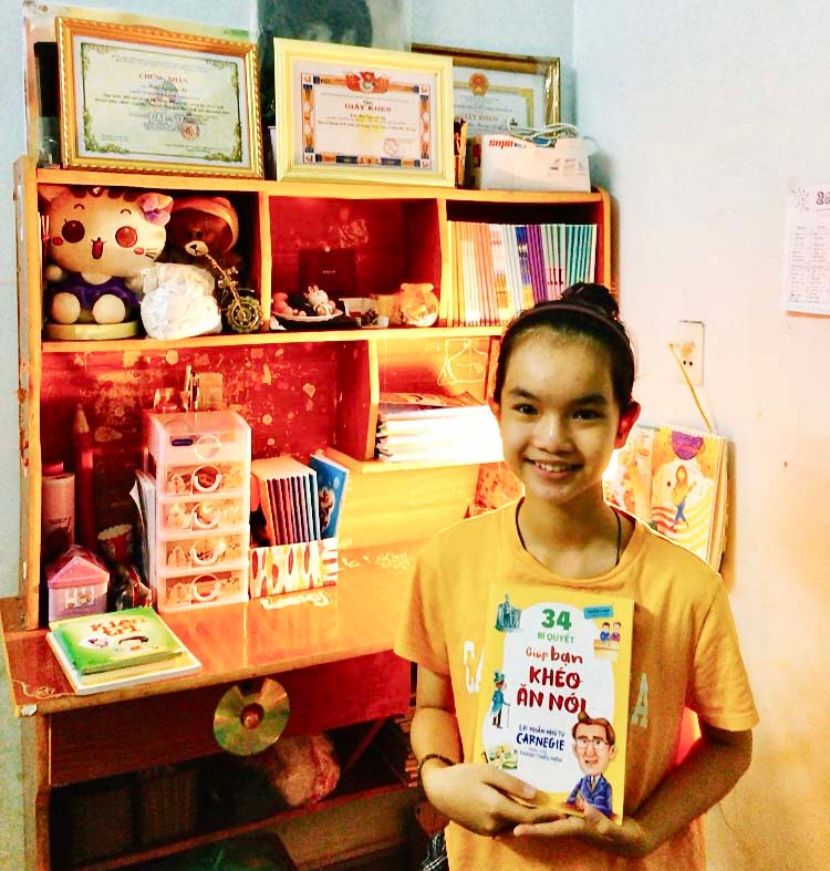 Em Bùi Nguyên Hạ đạt giải khuyến khích cuộc thi Đại sứ văn hóa đọc toàn quốc 2021. Ảnh: Lam Nguyên