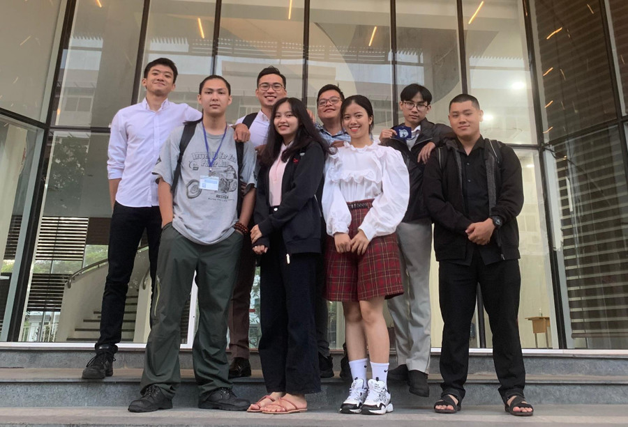 Nhóm tác giả mong muốn mang sản phẩm tốt đến người nông dân. Ảnh: NVCC