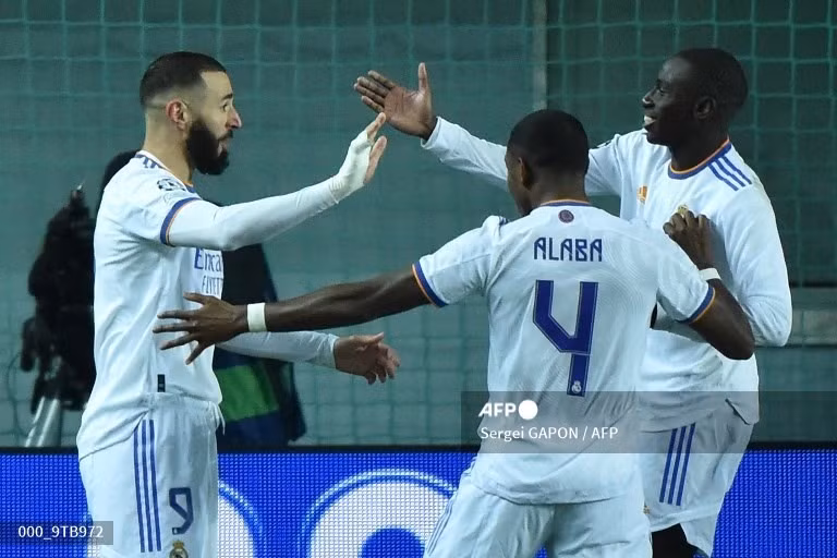 Karim Benzema ăn mừng bàn thắng thứ 5 tại Champions League mùa này. Ảnh: AFP