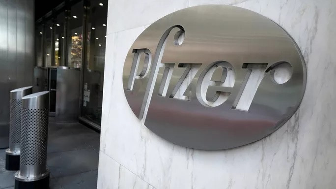 Hãng dược Pfizer (Mỹ) cáo buộc một nhân viên người Trung Quốc đánh cắp bí mật thương mại liên quan đến vắc-xin Covid-19 và các loại thuốc khác. Ảnh: Reuters Hãng dược Pfizer (Mỹ) cáo buộc một nhân viên người Trung Quốc đánh cắp bí mật thương mại liên quan đến vắc-xin Covid-19 và các loại thuốc khác. Ảnh: Reuters