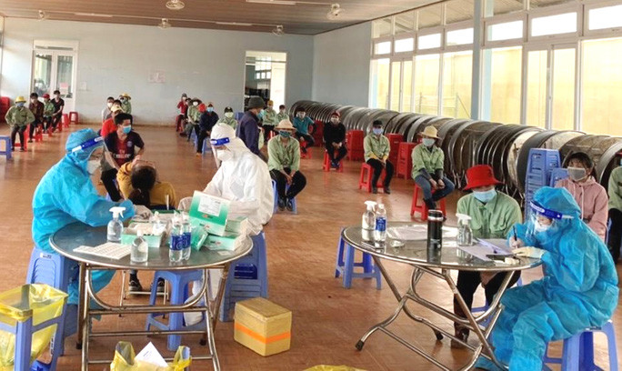 Ngành y tế lấy mẫu xét nghiệm Covid-19 tại huyện Đơn Dương. Ngành y tế lấy mẫu xét nghiệm Covid-19 tại huyện Đơn Dương.