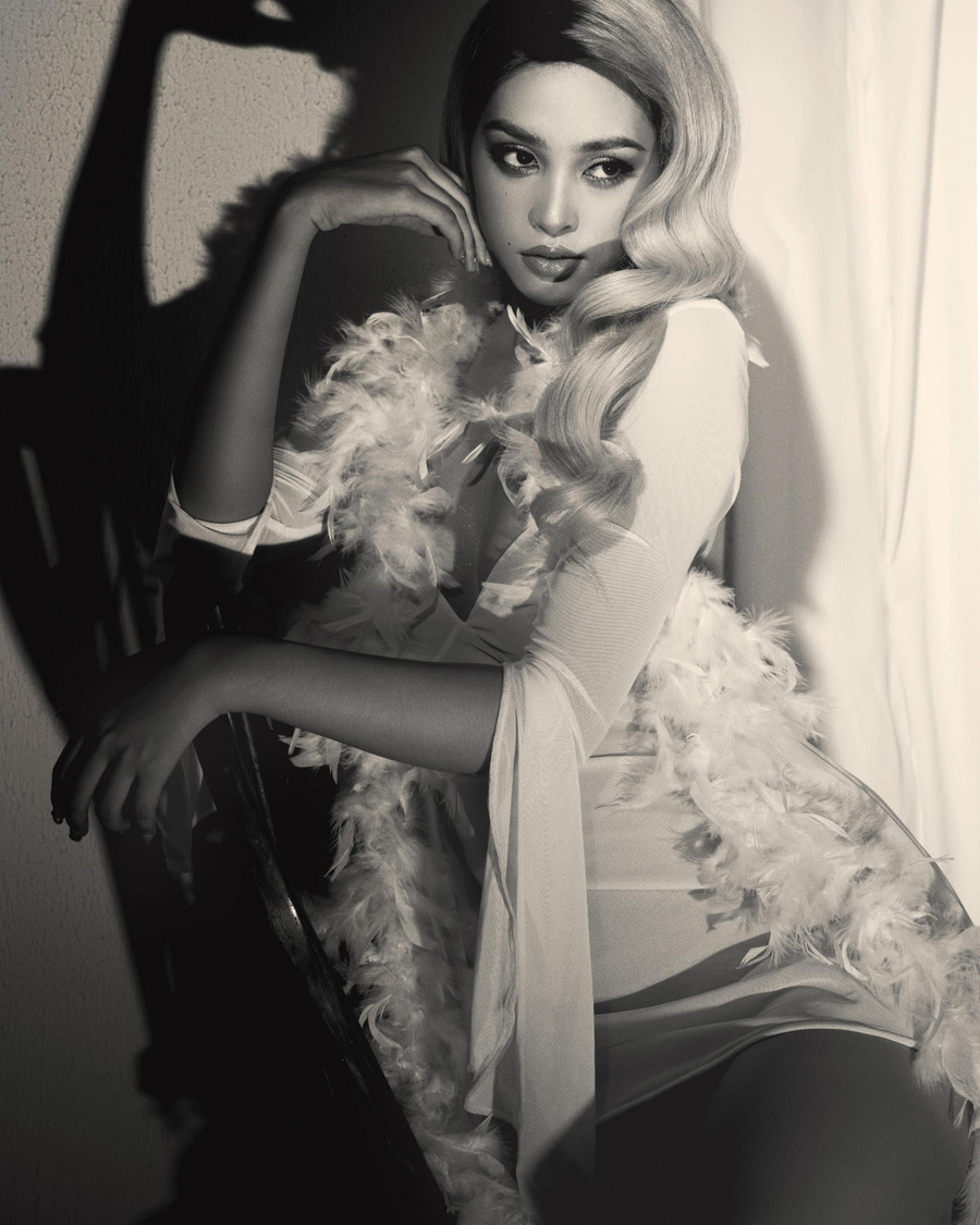 Hoa hậu Tiểu Vy đẹp quý phái khi cosplay nhân vật trong ca khúc Lucky của Britney Spears. Ảnh: Huỳnh Trí Nghĩa