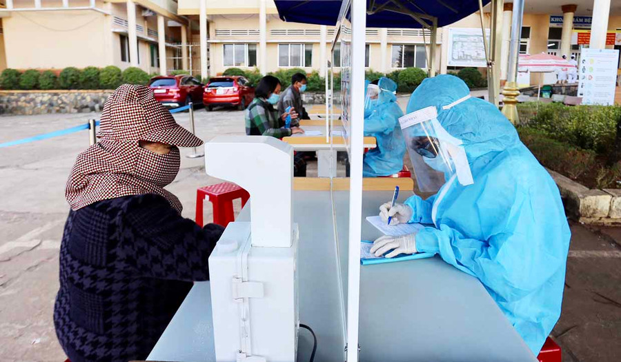 Người dân khai báo y tế tại Bệnh viện Đa khoa tỉnh Gia Lai. Ảnh: Như Nguyện Người dân khai báo y tế tại Bệnh viện Đa khoa tỉnh Gia Lai. Ảnh: Như Nguyện