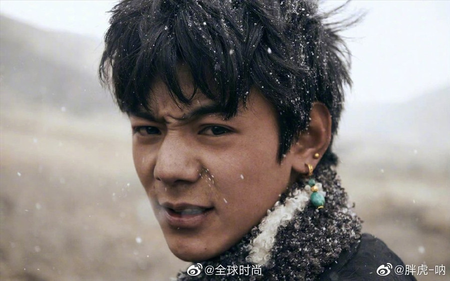  Chàng chăn bò Đinh Chân sau khi được một tạp chí chụp ảnh đã trở nên nổi tiếng, giúp quê hương thu hàng triệu USD du lịch. Ảnh: 163