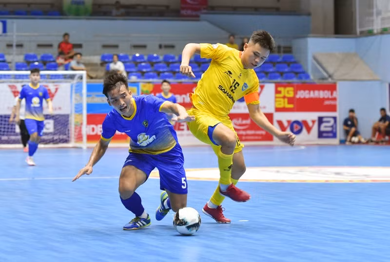Giải futsal VĐQG 2021 trở lại trong điều kiện tuân thủ các biện pháp phòng dịch. Ảnh: VFF