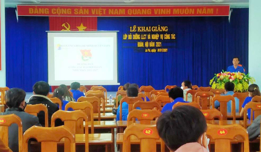 Khai giảng lớp bồi dưỡng lý luận chính trị và nghiệp vụ công tác Đoàn năm 2021 tại huyện Ia Pa. Ảnh: Huỳnh Thúy