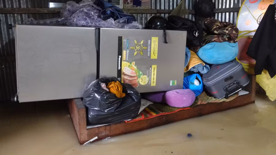 Nhà của một hộ dân ở TP.Quy Nhơn bị ngập nước. Ảnh: Hoàng Trọng