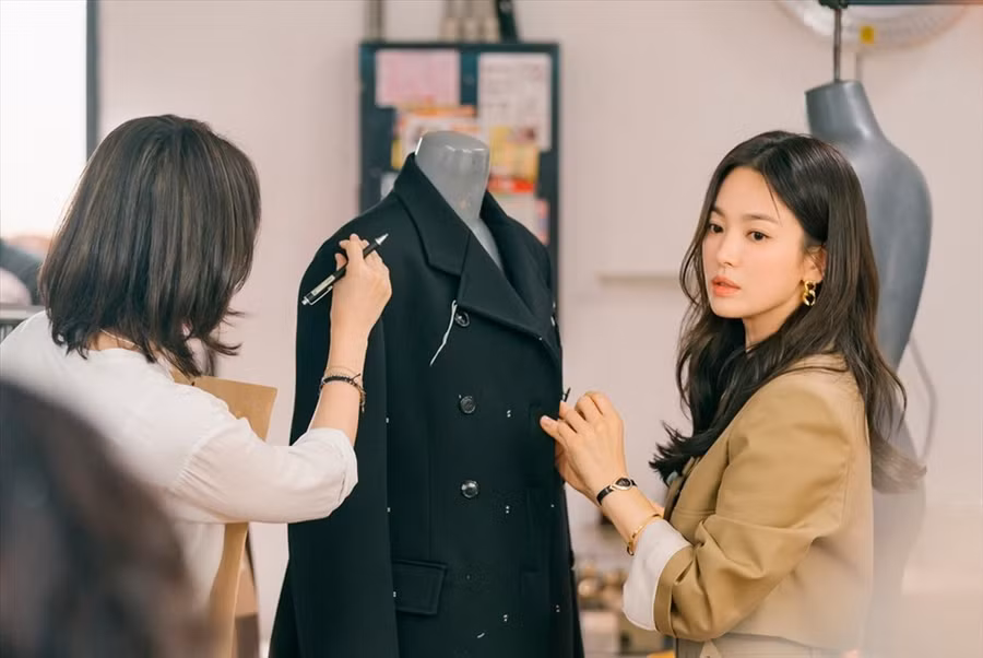 Song Hye Kyo đơ cứng trên phim mới. Ảnh: Soompi