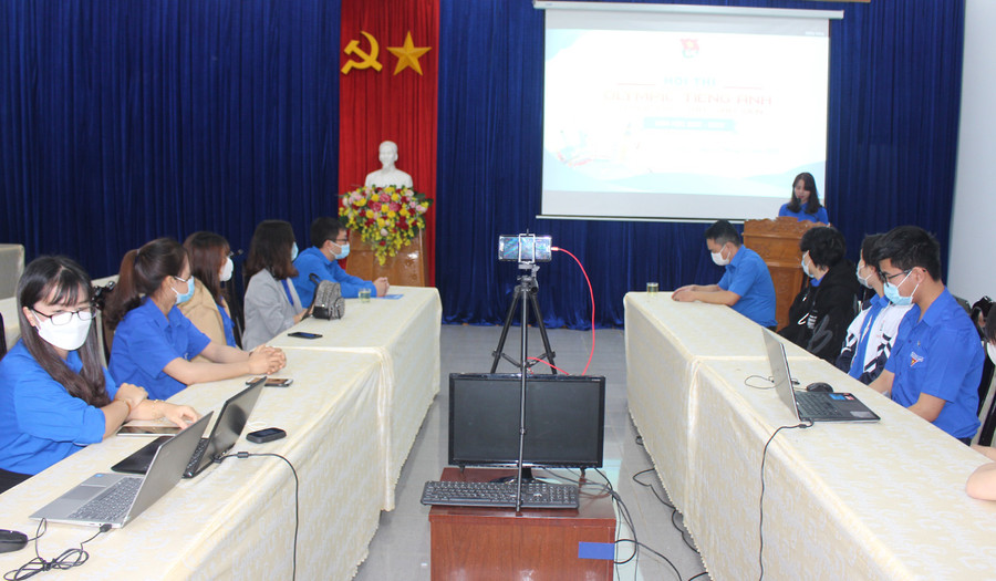 Vòng sơ khảo hội thi “Olympic tiếng Anh” trong học sinh, sinh viên tại TP. Pleiku. Ảnh: Phan Lài Toàn cảnh bòng sơ khảo hội thi “Olympic tiếng Anh” trong học sinh, sinh viên tại TP.Pleiku. Ảnh: Phan Lài