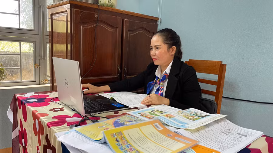 100% giáo viên Trường Tiểu học Hùng Vương sử dụng thành thạo các ứng dụng phần mềm dạy học trực tuyến. Ảnh: Quang Tấn