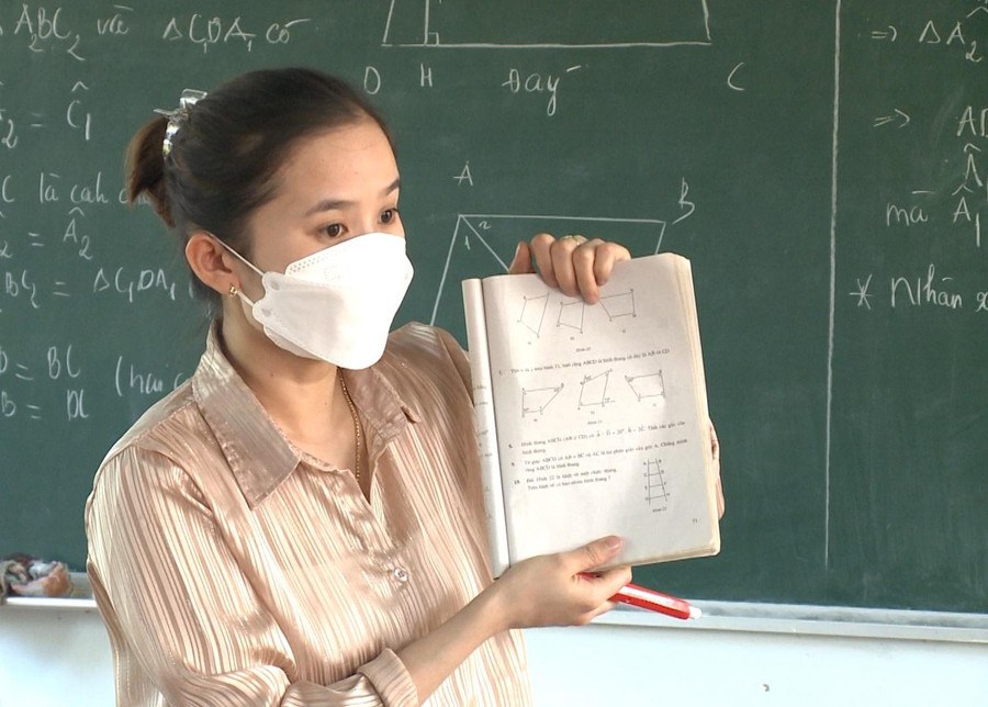 Việc dạy học ở vùng đồng bào thiểu số đối mặt với nhiều khó khăn. Ảnh: Trần Hiếu  Việc dạy học ở vùng đồng bào thiểu số đối mặt với nhiều khó khăn. Ảnh: Trần Hiếu