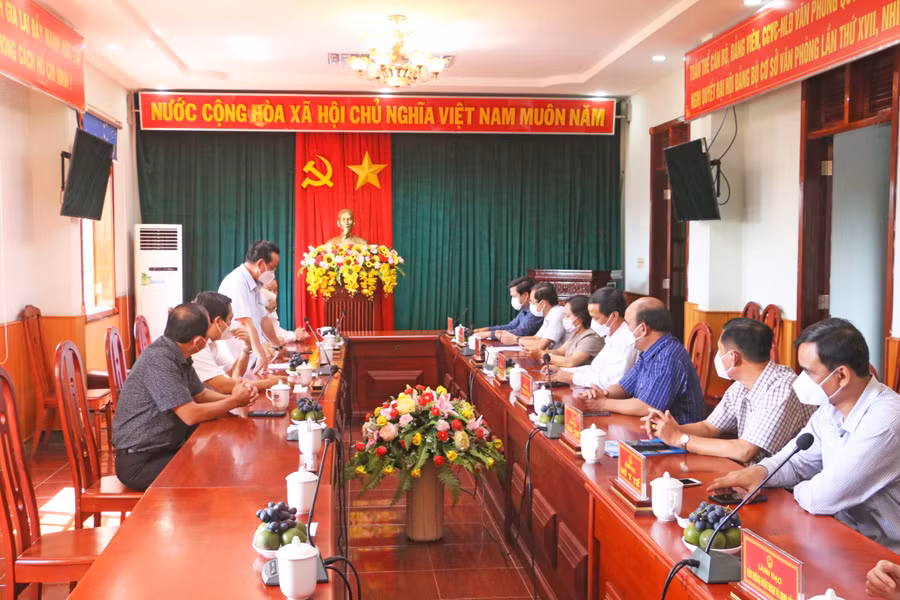 Quang cảnh buổi làm việc. Ảnh: Quang Tấn
