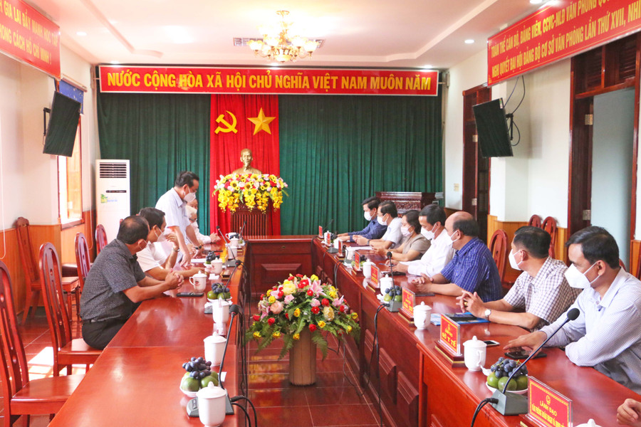 Quang cảnh buổi làm việc. Ảnh: Quang Tấn