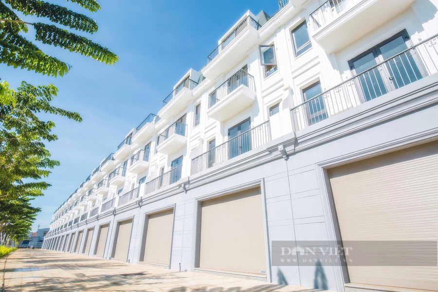 Dãy phố Shophouse Milano đang hoàn thiện mặt ngoài mang đến diện mạo cho tuyến đường Nguyễn Chí Thanh.