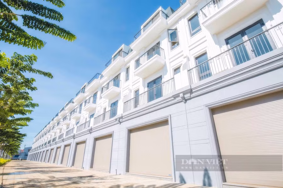 Dãy phố Shophouse Milano đang hoàn thiện mặt ngoài mang đến diện mạo cho tuyến đường Nguyễn Chí Thanh.