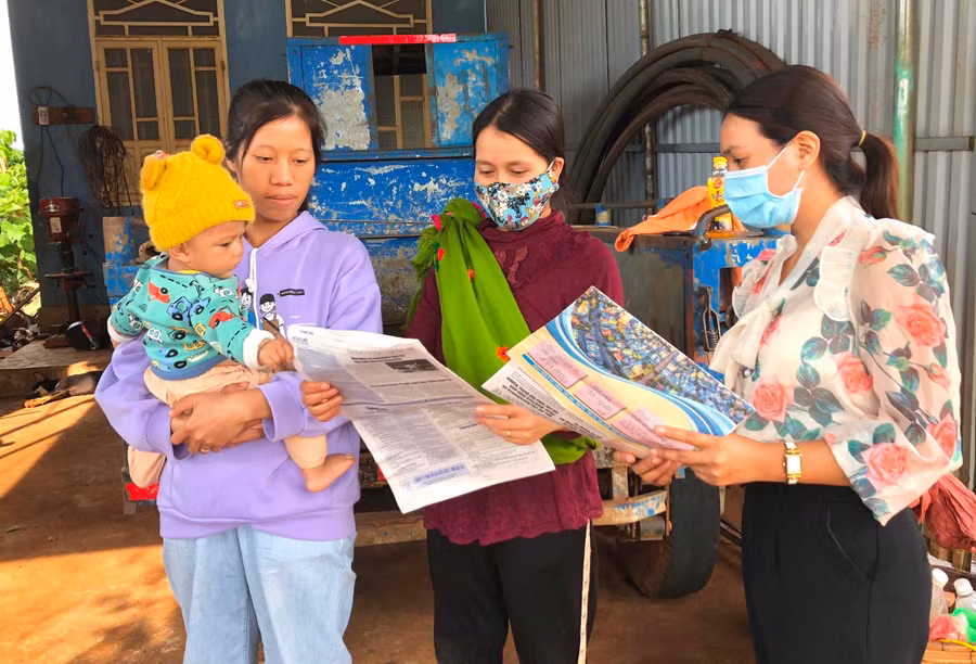 Huyện Krông Pa tăng cường tuyên truyền phòng-chống suy dinh dưỡng ở trẻ tại các xã đặc biệt khó khăn. Ảnh: Thu Hạnh