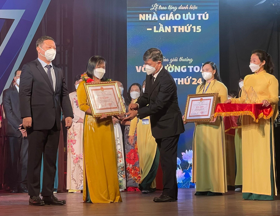  50 nhà giáo tiêu biểu đã được vinh danh tại lễ trao giải Võ Trường Toản sáng nay - Ảnh: Nguyễn Loan