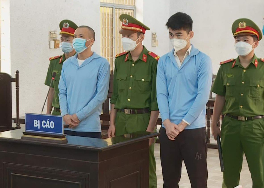 Hai bị cáo Dương và Vũ tại phiên tòa. Ảnh: Anh Đức