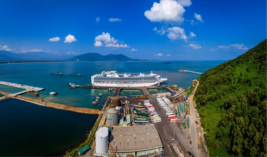 Cảng Chân Mây có thể đón các tàu tải trọng lớn. Ảnh minh họa: baothuathienhue.vn Cảng Chân Mây có thể đón các tàu tải trọng lớn. Ảnh minh họa: baothuathienhue.vn