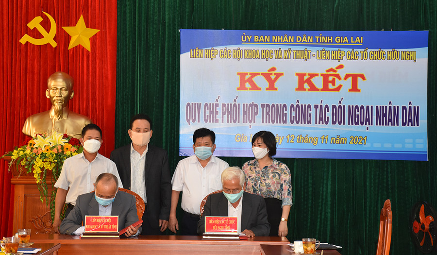 Quang cảnh lễ ký kết. Ảnh: Trần Dung