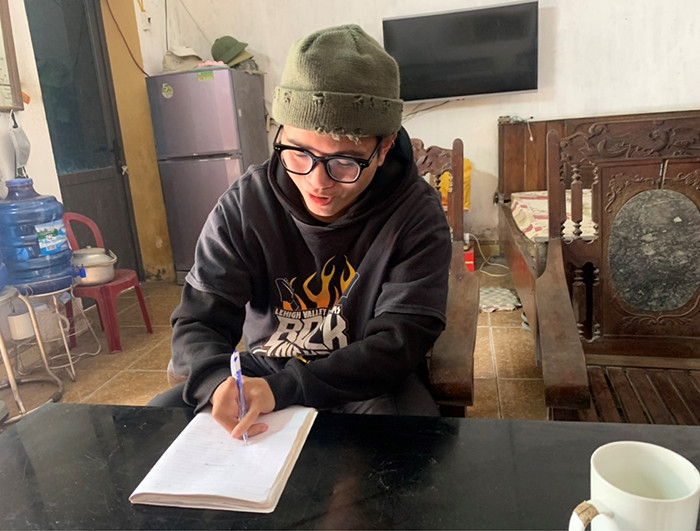 Cậu con trai ông Tiến cũng thừa hưởng nét tài hoa từ người cha của mình.