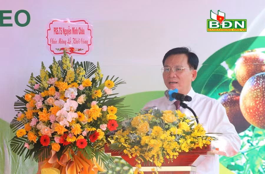  Phó Bí thư Tỉnh ủy, Chủ tịch UBND tỉnh Đắk Nông Hồ Văn Mười đề nghị Công ty tăng cường kết nối với nông dân, hỗ trợ nhau để tạo chuỗi cung ứng bền vững