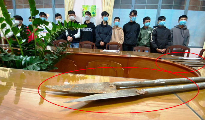 Hung khí các đối tượng dùng rượt đuổi, chém nhau.