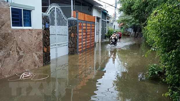 Các khu phố thấp trũng của thành phố Nha Trang bị ngập cục bộ do mưa lớn không kịp thoát nước. (Ảnh: TTXVN phát) Các khu phố thấp trũng của thành phố Nha Trang bị ngập cục bộ do mưa lớn không kịp thoát nước. (Ảnh: TTXVN phát)