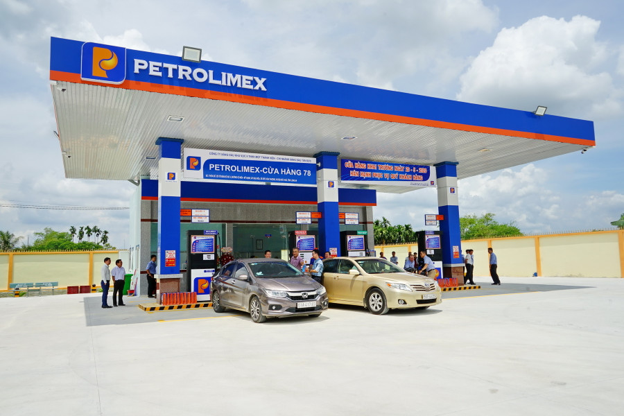 Giá xăng ngày mai có thể tăng lần thứ 5 liên tiếp. (Ảnh: Petrolimex) Giá xăng ngày mai có thể tăng lần thứ 5 liên tiếp. (Ảnh: Petrolimex)