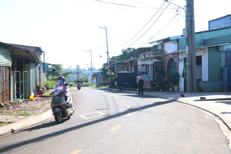 Đường Lương Định Của đã được nâng cấp, mở rộng tạo cảnh quang sạch đẹp. Ảnh: Quang Tấn