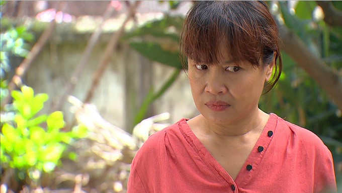 Bà Bích của nghệ sĩ Tú Oanh là nhân vật Phương Oanh ấn tượng nhất ở “Hương vị tình thân“. Ảnh: HVTT