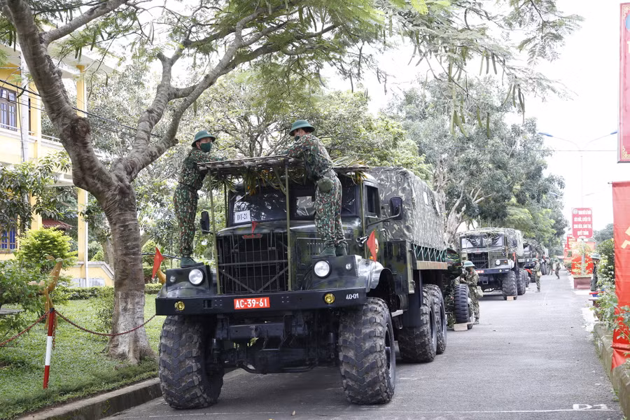 Nhờ thực hiện tốt phong trào Thi đua quyết thắng vũ khí, phương tiện của Lữ đoàn 40 luôn đảm bảo sử dụng tốt. Ảnh: Duy Hiển