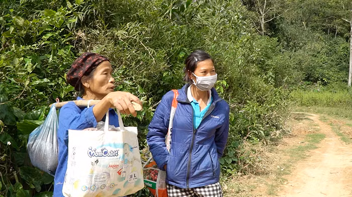 Bà Hà Thị Lúa từng gắn bó với nghề nhặt phân dơi khá lâu.