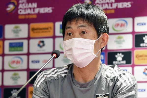 HLV Hajime Moriyasu chia sẻ trong buổi họp báo. Ảnh: SPORT HLV Hajime Moriyasu chia sẻ trong buổi họp báo. Ảnh: SPORT