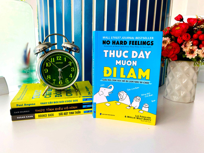 Cuốn sách hữu ích cho các nhân viên đang mất động lực trên hành trình tìm kiếm đam mê trong công việc cũng như giúp các nhà quản lý tìm thấy giải pháp cho việc xây dựng văn hóa công ty thành công. Ảnh: First News Cuốn sách hữu ích cho các nhân viên đang mất động lực trên hành trình tìm kiếm đam mê trong công việc cũng như giúp các nhà quản lý tìm thấy giải pháp cho việc xây dựng văn hóa công ty thành công. Ảnh: First News