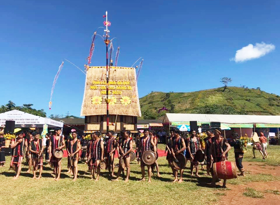 Lễ hội Hoa Dã quỳ-Núi lửa Chư Đang Ya năm 2020. Ảnh: Lê Hải  Lễ hội Hoa Dã quỳ-Núi lửa Chư Đang Ya 20200 Ảnh: Lê Hải
