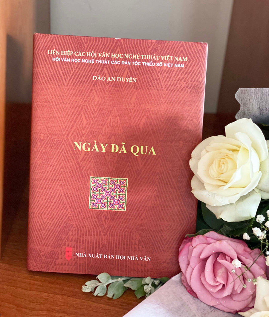 Tập thơ “Ngày đã qua” của tác giả Đào An Duyên. Ảnh: Khánh Châu
