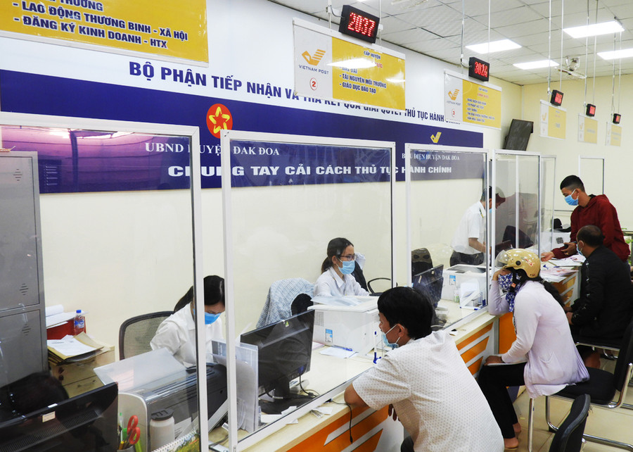 Bộ phận tiếp nhận và trả kết quả ở Bưu điện huyện Đak Đoa. Ảnh: Thanh Nhật  Bộ phận tiếp nhận và trả kết quả ở Bưu điện huyện Đak Đoa. Ảnh: Thanh Nhật